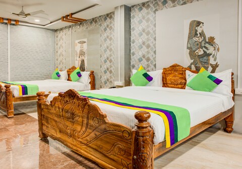 Treebo Golden Inn, 700 Mtrs From Promenade Beach