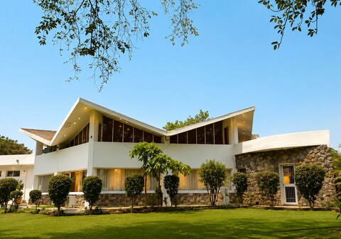 Hotel Badkhal Lake View