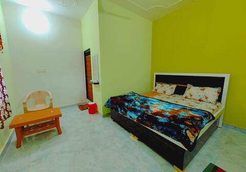 Akash Paying Guest House