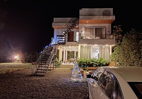 Escape Farm luxe Villa with pool and amazing views