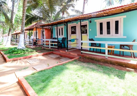 Palmco Beach Huts| Beachfront Rooms & Bar