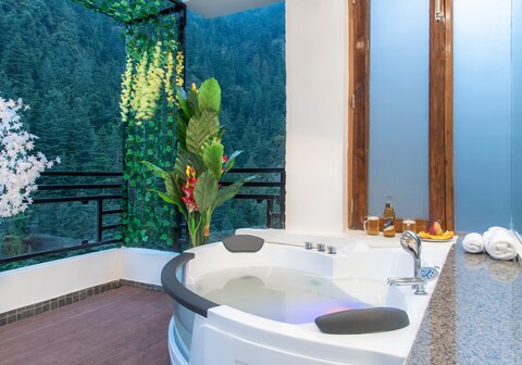 The Mirage | Luxury 2bhk | Heated Jacuzzi | Shimla