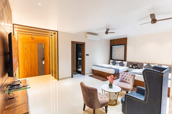 Sri Vaarahi Hotel