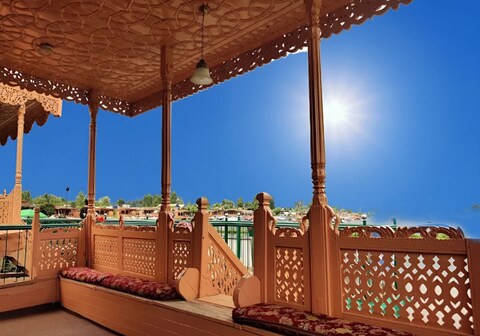 Houseboat Old palace