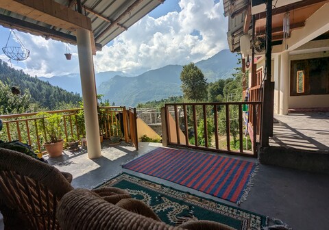 Panoramic Mountainside Haven