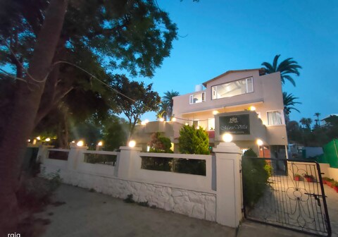 Maru Villa ( Only For Couple and Family )