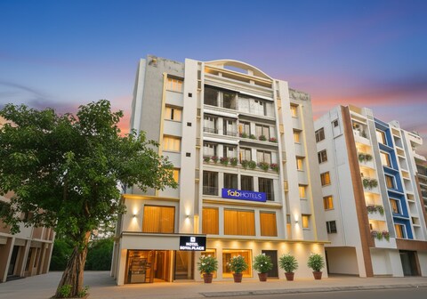 FabHotel Royal Place