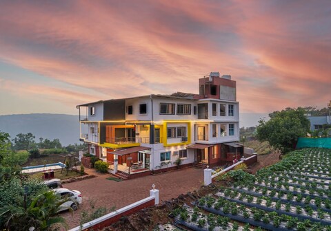 Strawberry King Resort