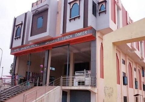 Hotel Maandan Palace