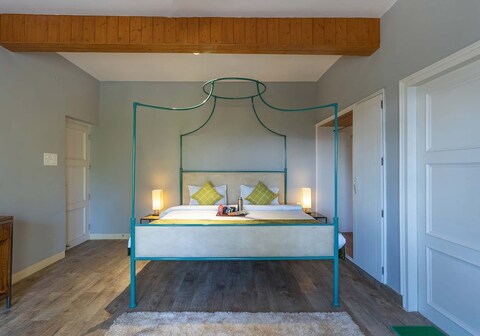 Serene By Sunkissed 2BR Villa in Kasauli with Live Music & Gourmet Dining