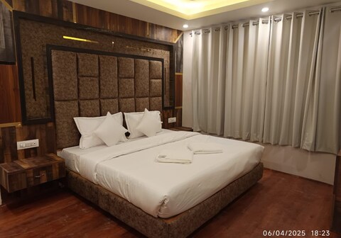 Hotel Khyber By Angl Wings