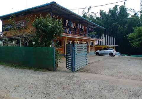 CRYSTAL MOON HOMESTAY