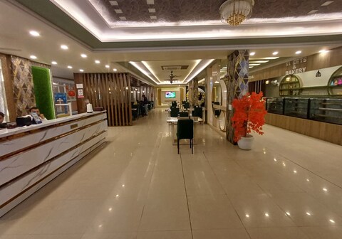 SPARKY's RESTAURANT & BANQUET HALL