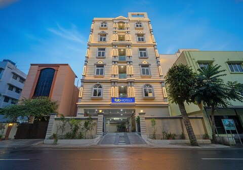 FabHotel Broholic Stay Inn