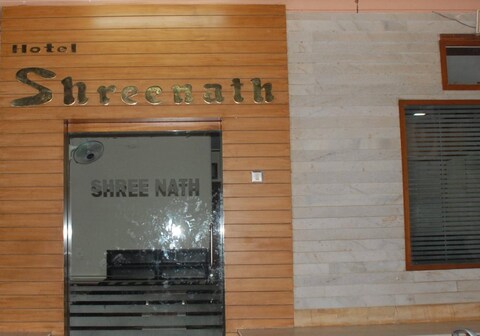 Hotel Shreenath by Vrinda (100 meters from Shreenathji Temple)