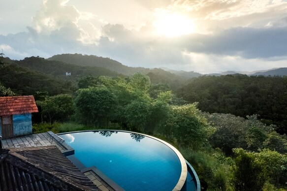 JUNGLE EDGE RESORT
