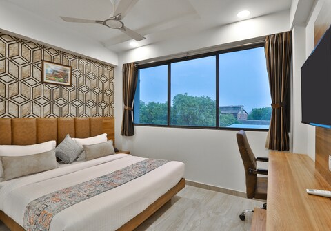 Hotel Red Rose,Ahmedabad