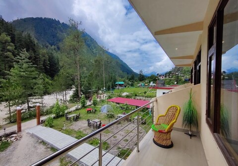 The Riverwoods - Cafe & Stay