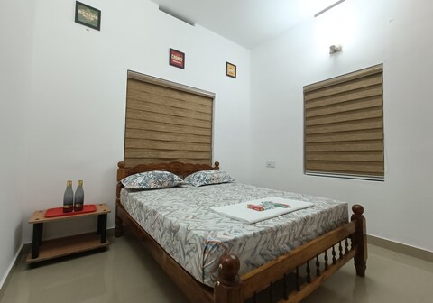 Poonkavanam Gust House