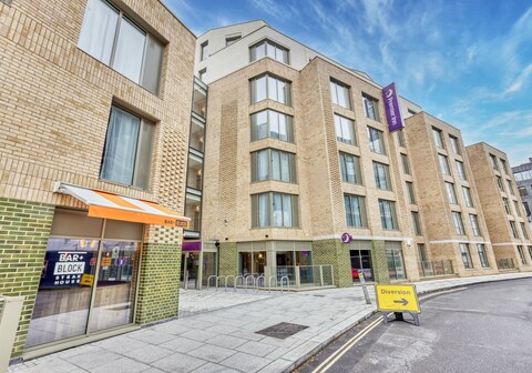 Premier Inn London Southwark (Southwark Station)