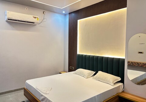 Hotel Prabhat Palace