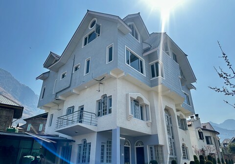 Peaceful Mornings near Dal Lake Srinagar