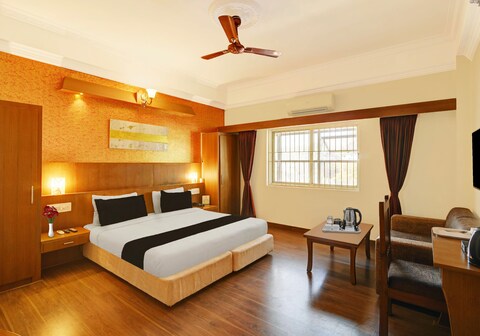 Super Townhouse Oak City Center Kushal Nagar
