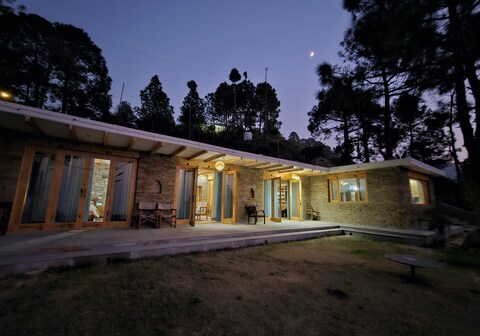 The Edge Retreat Luxury homestay