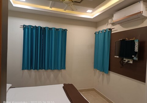 HOTEL KANAKADRI COMFORTS BOARDING AND LODGING