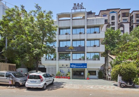 Hotel Raj - Surat