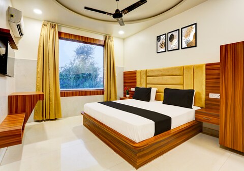 Hotel O Dev paradise