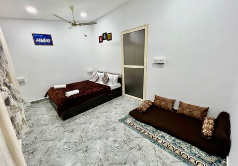 Eva room stay on ashwem beach side