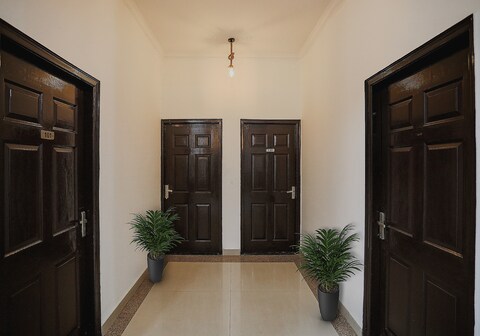 Collection O Metro Inn Homes Near Iskcon Temple Noida