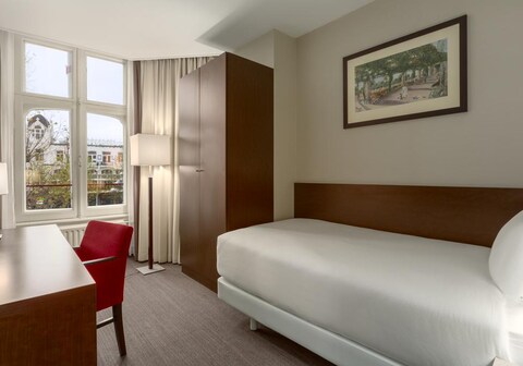 إن إتش أمستردام شيلر