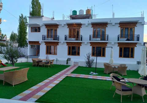 Two Flower Guest House