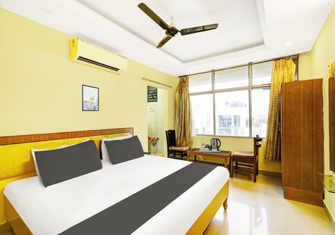 Super Hotel O Padmavathi Puram Near Railway Station