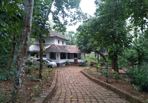 Laxmi Ayur Tharavadu