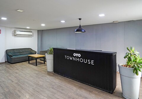 Super Townhouse Rohini Sector 18 Formerly Relic Stay