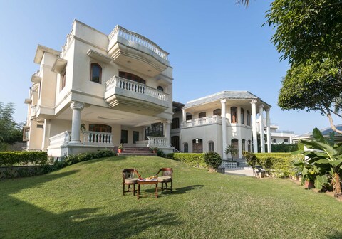 3 Rooms @ Krishnalaya Mansion by VEO - Part of StayVista