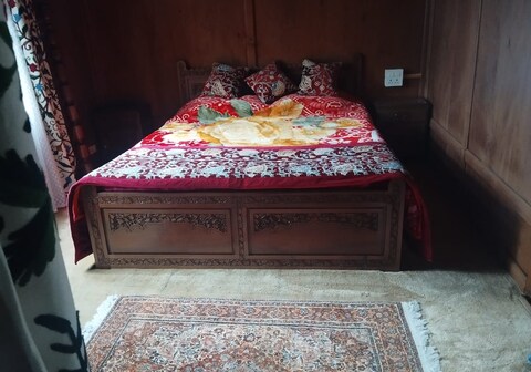 Houseboat Young Kabul