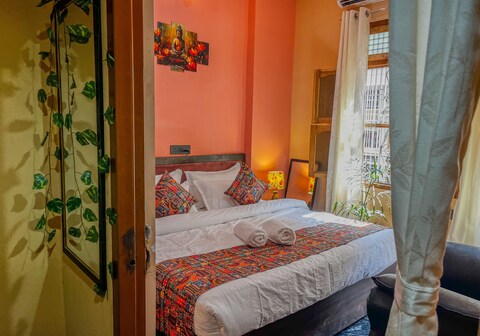 Cultural Escape in 2BHK flat Near Ghats Starbucks