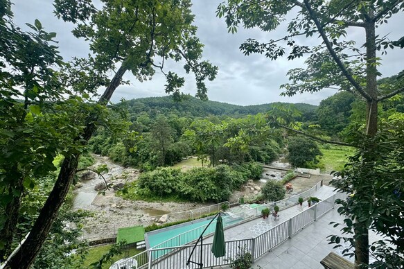 The Saraiville Luxury Riverside Retreat Cottages and Houses
