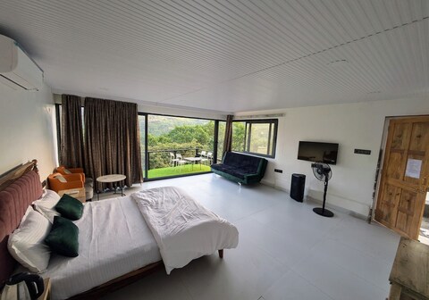 Cliff Cob House Mount Abu