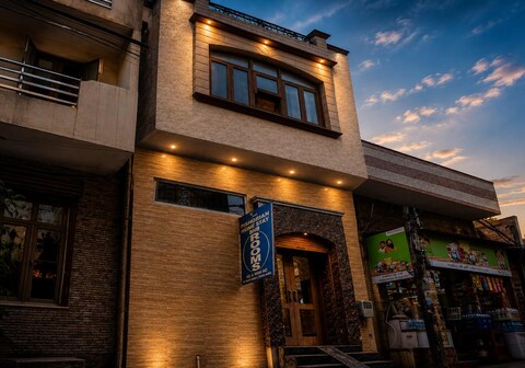 Pishorian Bnb | 5 mins walking to Golden Temple