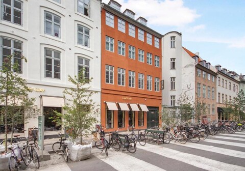 Sanders Regent Smart 2Bdr Apt with Terrace