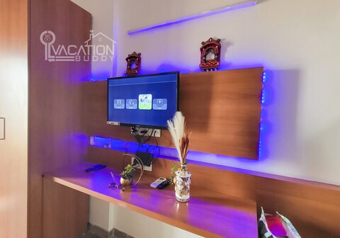 Peaceful Studio & Couple Friendly Nr Expo Mart by Vacationbuddy