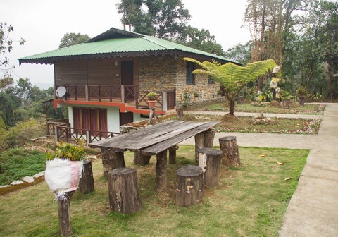 The Barfung Retreat | Rooms & Guided Treks