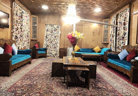 Nazneen Group of Houseboats