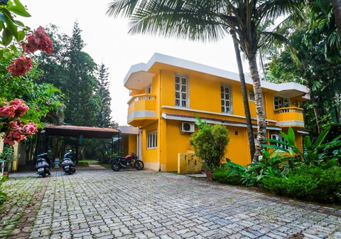 Salside 6bhk Water's Edge Villa