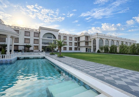 ORCHHA RIVER STONE RESORT